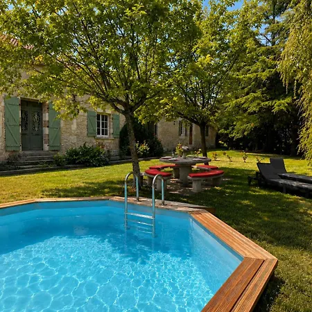 Hébergement de vacances Domaine De Pourrouquet - De Charme En Pleine Nature Avec Piscine Et Inclus